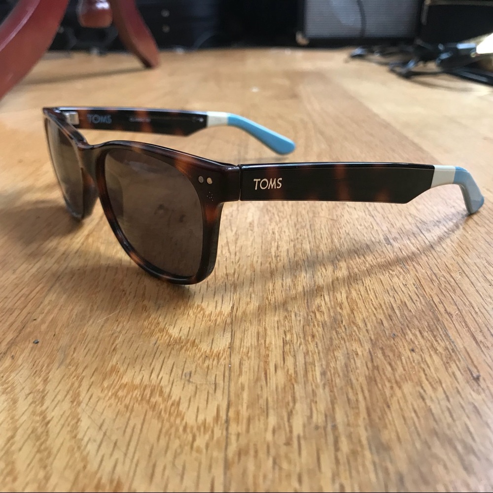 Classic Tom’s sunglasses